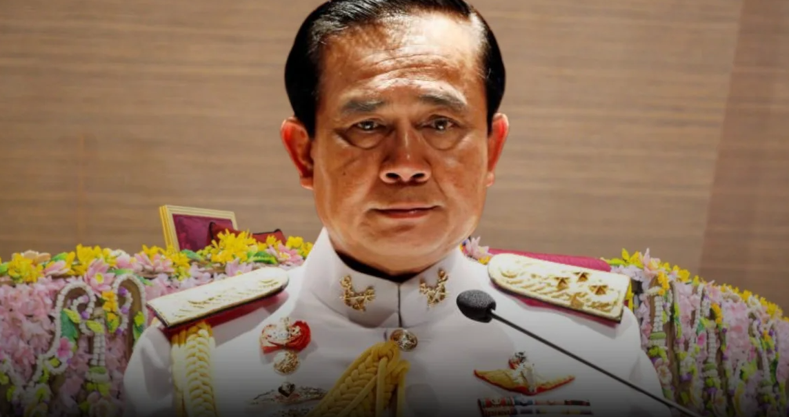 โปรดเกล้าฯ พลเอก ประยุทธ์ จันทร์โอชา เป็นผู้แทนพระองค์ พระราชทานปริญญาบัตร